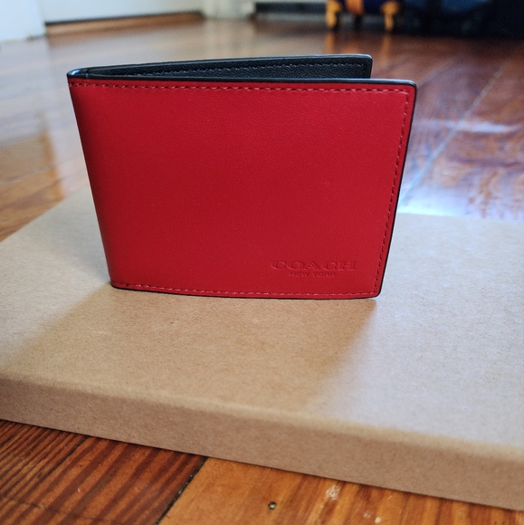 Coach Boxed 3 in 1 wallet gift set! - Picture 4 of 6